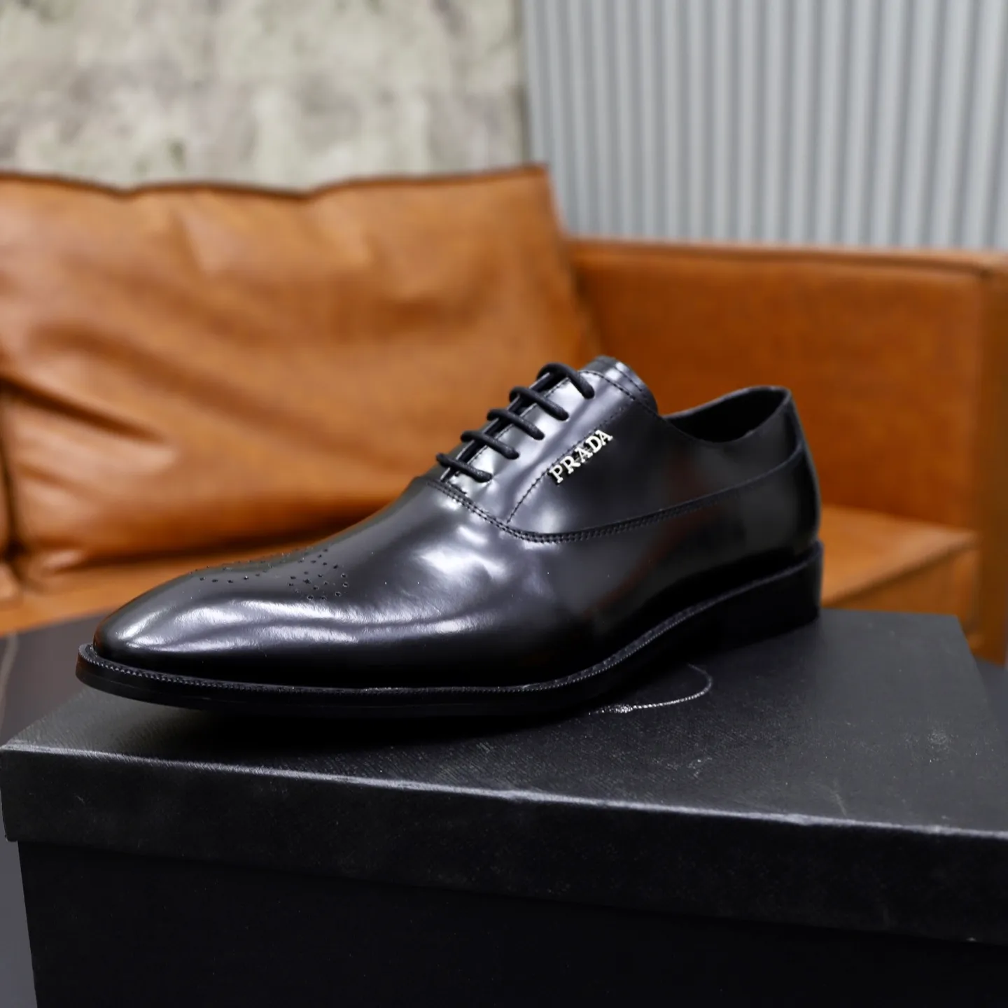 Ex-factory price: 540💰🙅‍♂️🙅‍♂️🙅‍♂️ Brand: PRADA Standard code: Men's code 38-44 (45 can be customized) Grade: Same style as the official website Original order quality Material: Original cowhide surface Comfortable cowhide lining Original outsole Style category: Men's fashionable casual leather shoes Distinguished big-name luxury elements Top luxury Color: actual picture color